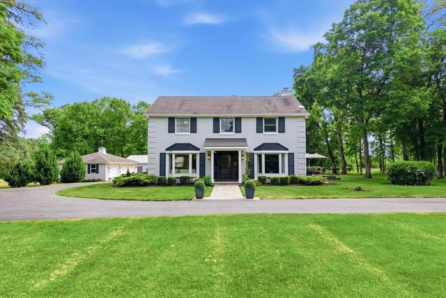9431 W Hawthorne ROAD, Mequon, WI 53097