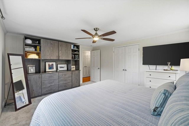 9431 W Hawthorne ROAD, Mequon, WI 53097