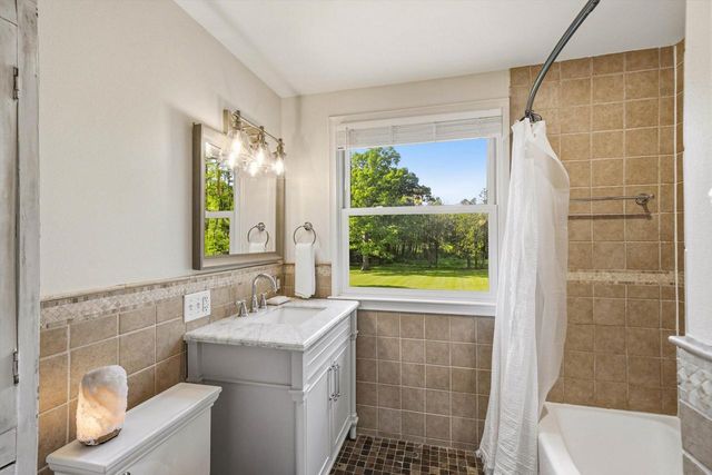 9431 W Hawthorne ROAD, Mequon, WI 53097