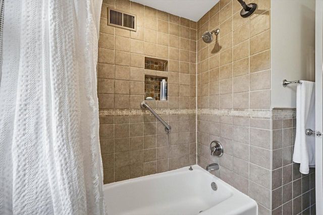 9431 W Hawthorne ROAD, Mequon, WI 53097