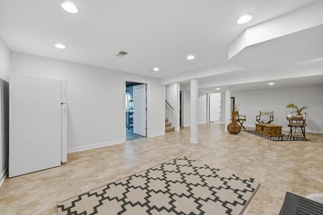 9431 W Hawthorne ROAD, Mequon, WI 53097