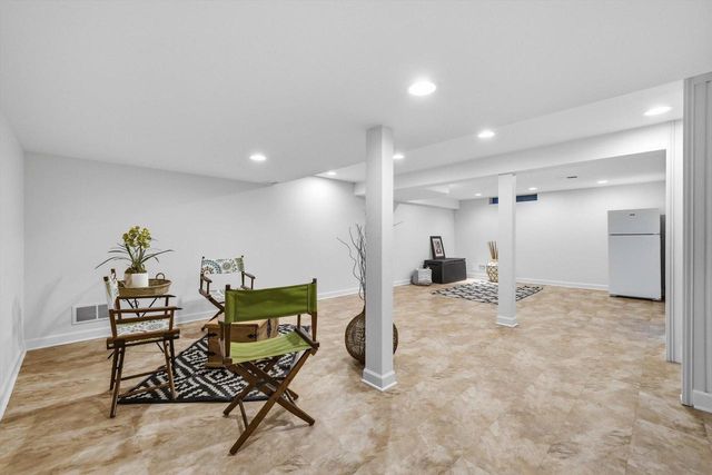 9431 W Hawthorne ROAD, Mequon, WI 53097