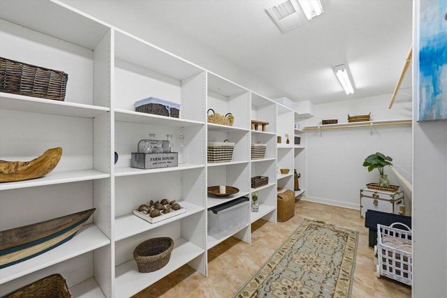 9431 W Hawthorne ROAD, Mequon, WI 53097