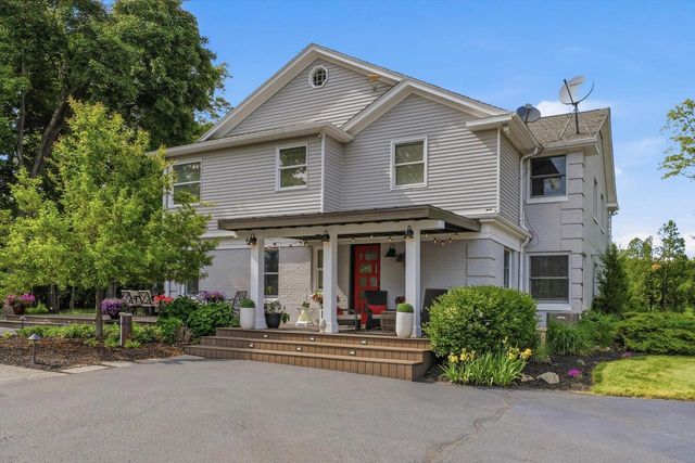 9431 W Hawthorne ROAD, Mequon, WI 53097