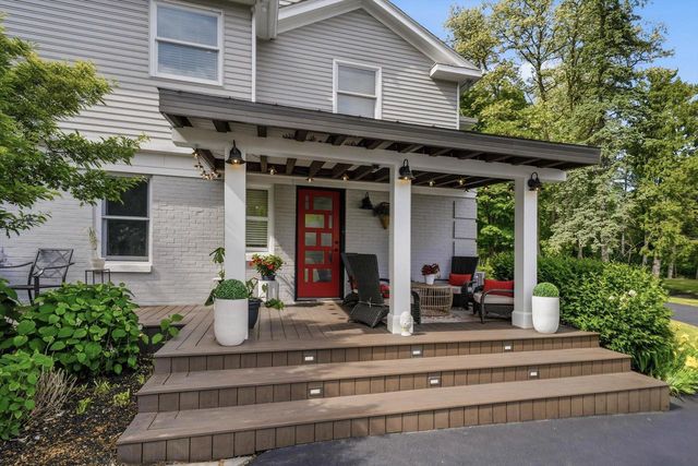 9431 W Hawthorne ROAD, Mequon, WI 53097