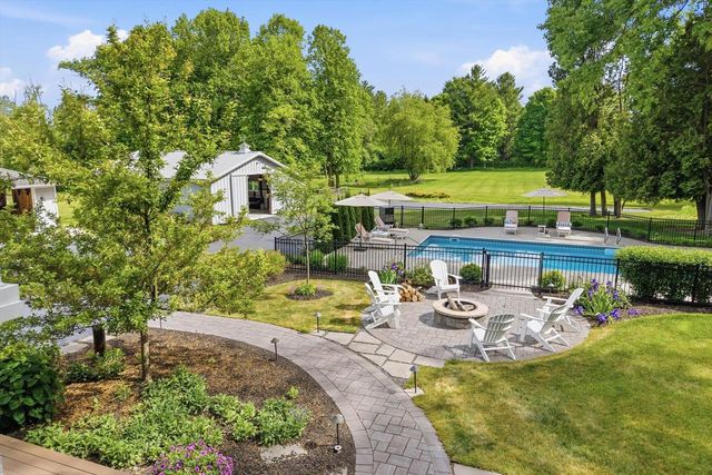 9431 W Hawthorne ROAD, Mequon, WI 53097