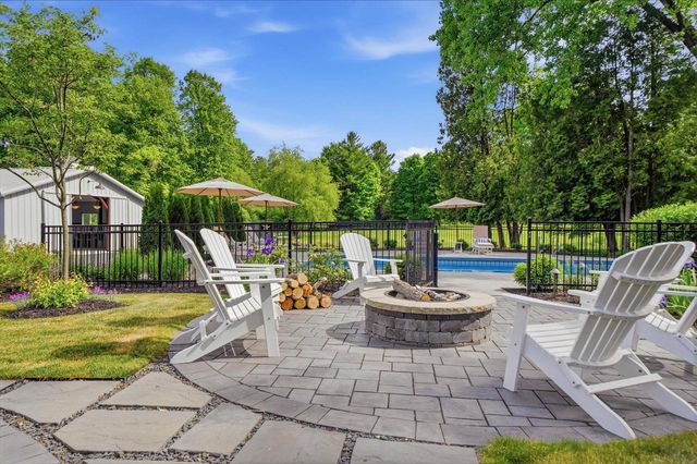 9431 W Hawthorne ROAD, Mequon, WI 53097
