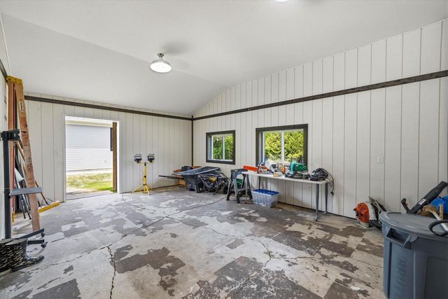 9431 W Hawthorne ROAD, Mequon, WI 53097