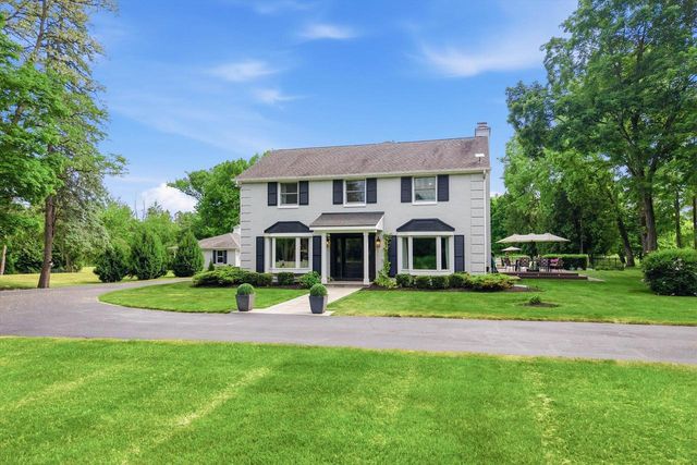9431 W Hawthorne ROAD, Mequon, WI 53097