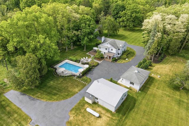 9431 W Hawthorne ROAD, Mequon, WI 53097
