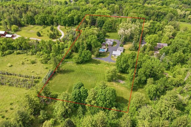 9431 W Hawthorne ROAD, Mequon, WI 53097