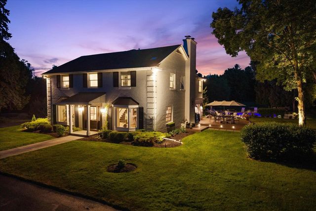 9431 W Hawthorne ROAD, Mequon, WI 53097