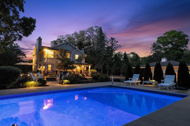 9431 W Hawthorne ROAD, Mequon, WI 53097