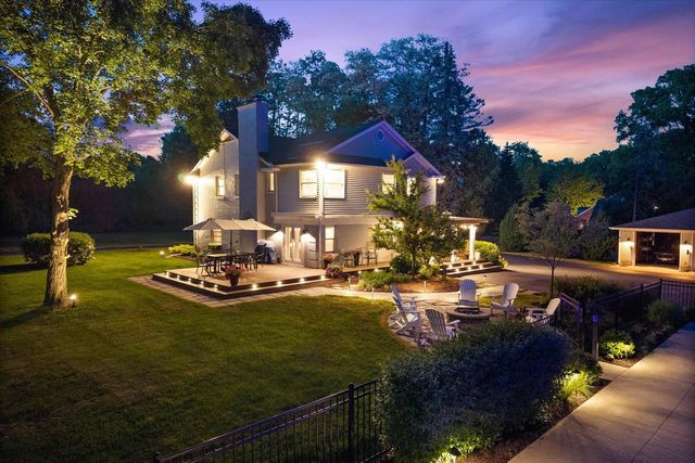 9431 W Hawthorne ROAD, Mequon, WI 53097