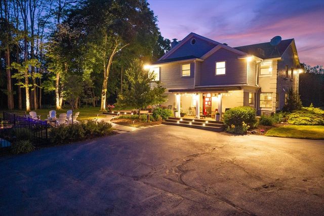 9431 W Hawthorne ROAD, Mequon, WI 53097
