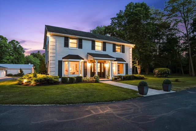 9431 W Hawthorne ROAD, Mequon, WI 53097