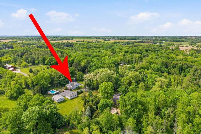 9431 W Hawthorne ROAD, Mequon, WI 53097