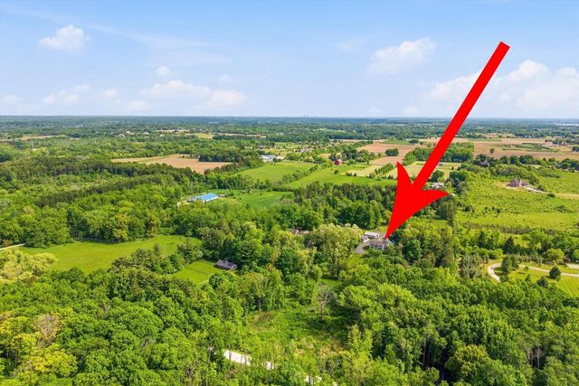 9431 W Hawthorne ROAD, Mequon, WI 53097