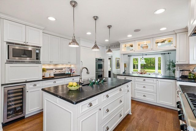 9431 W Hawthorne ROAD, Mequon, WI 53097