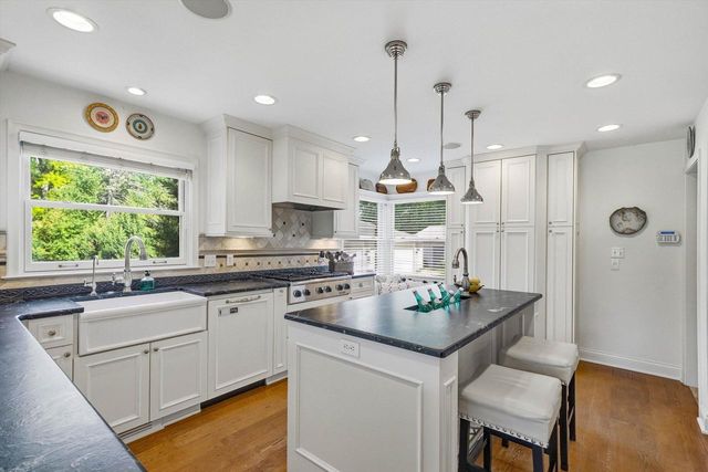 9431 W Hawthorne ROAD, Mequon, WI 53097