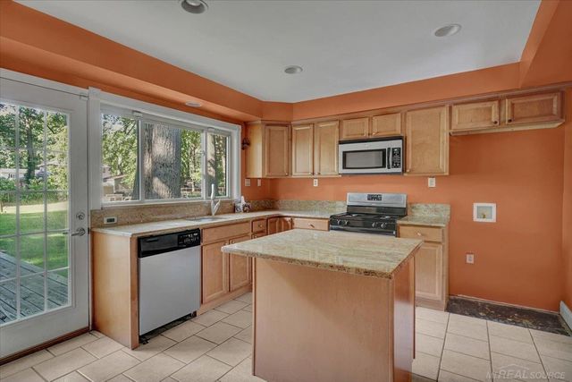 21940 Ulrich Street, Clinton Twp, MI 48036