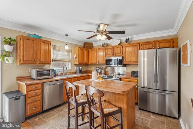 154 LAFAYETTE CT, Trappe, PA 19426