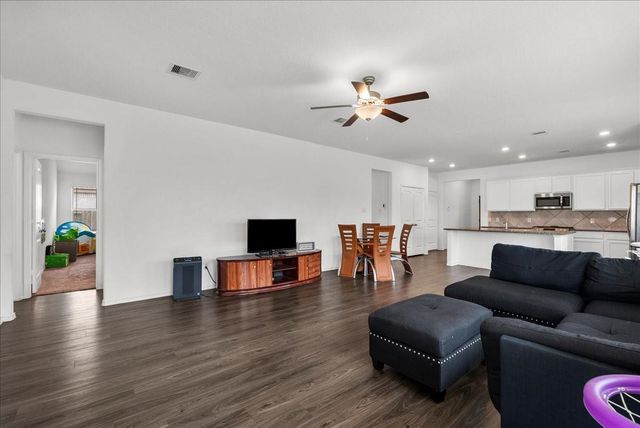 630 Harbor Colony Lane, La Marque, TX 77568