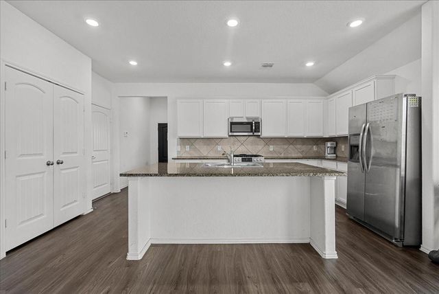 630 Harbor Colony Lane, La Marque, TX 77568