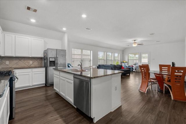 630 Harbor Colony Lane, La Marque, TX 77568
