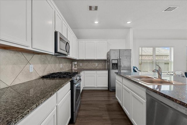 630 Harbor Colony Lane, La Marque, TX 77568
