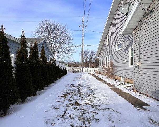 1221 OSHKOSH AVENUE, Oshkosh, WI 54902