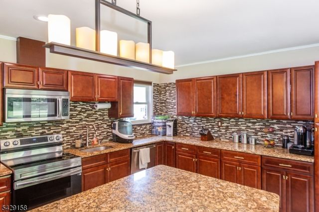 18 Cross St, Netcong Boro, NJ 07857