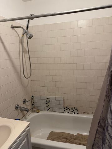 911 W 84th Street, Chicago, IL 60620