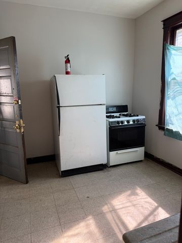 911 W 84th Street, Chicago, IL 60620