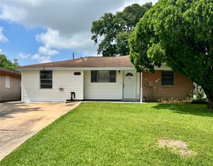 3134 7th Avenue N, Texas City, TX 77590