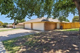 6907 W Cleburne Road, Fort Worth, TX 76133