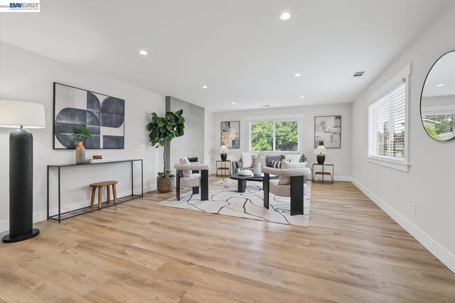 426 Falcon Way, Livermore, CA 94551
