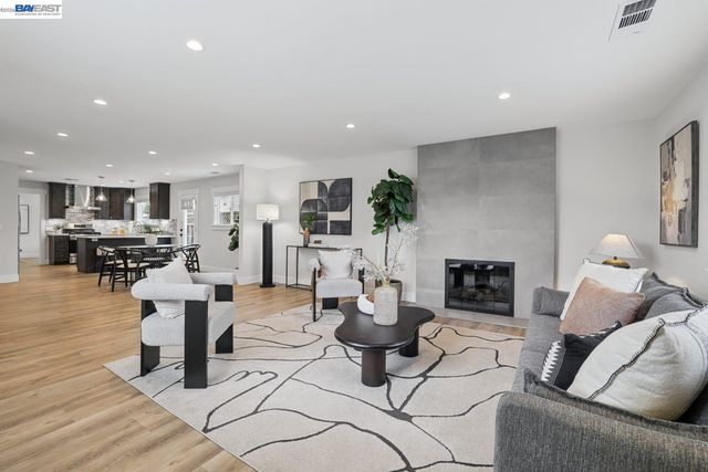 426 Falcon Way, Livermore, CA 94551