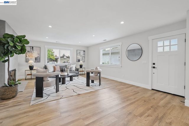 426 Falcon Way, Livermore, CA 94551