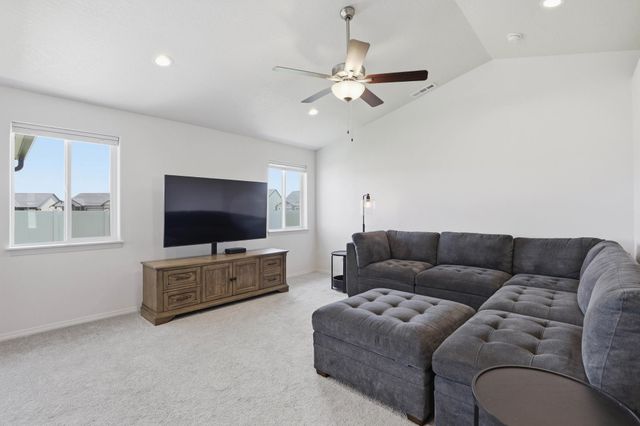 5815 S Dowdy Rd, Spokane, WA 99224