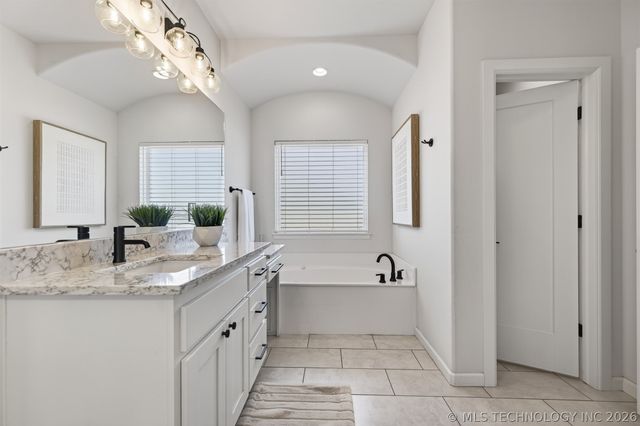 2090 E 176th Street S, Mounds, OK 74047