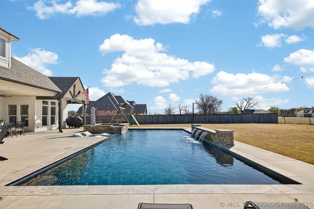 2090 E 176th Street S, Mounds, OK 74047