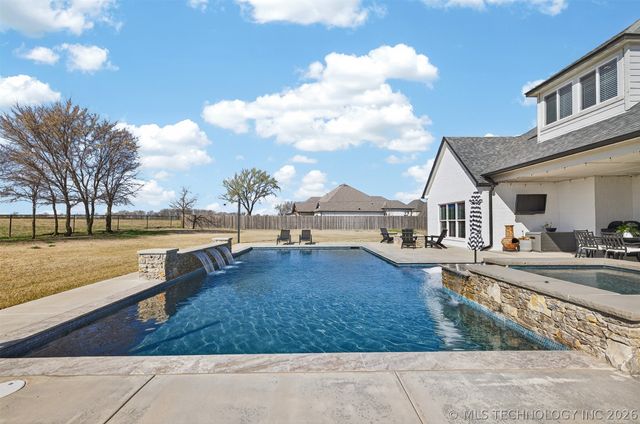 2090 E 176th Street S, Mounds, OK 74047