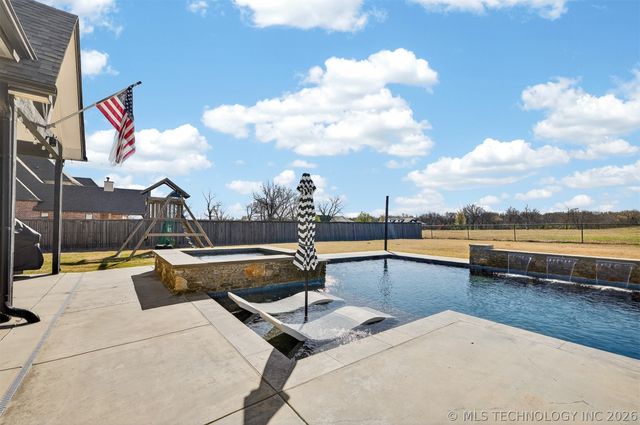 2090 E 176th Street S, Mounds, OK 74047