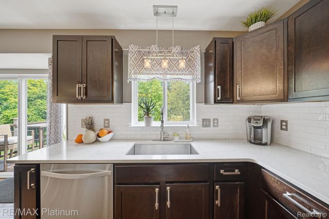1636 Arbor View Lane, Oceola Township, MI 48843