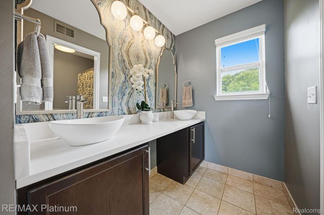 1636 Arbor View Lane, Oceola Township, MI 48843