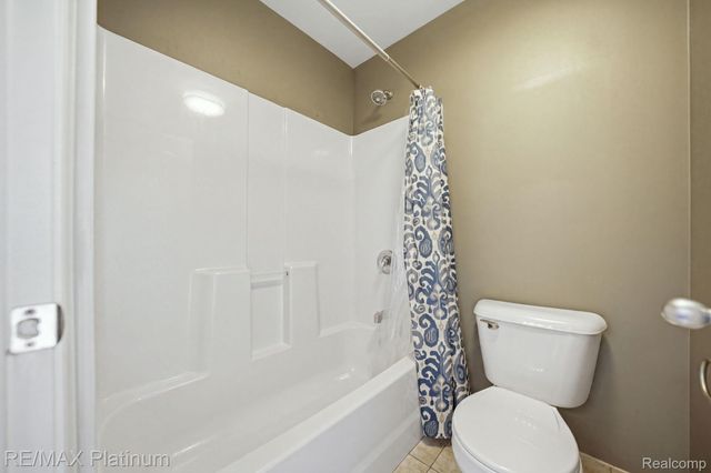 1636 Arbor View Lane, Oceola Township, MI 48843