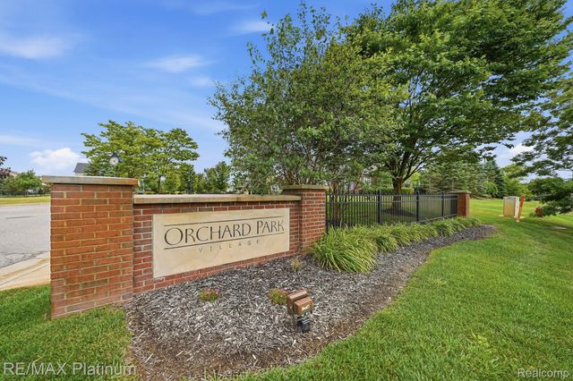 1636 Arbor View Lane, Oceola Township, MI 48843