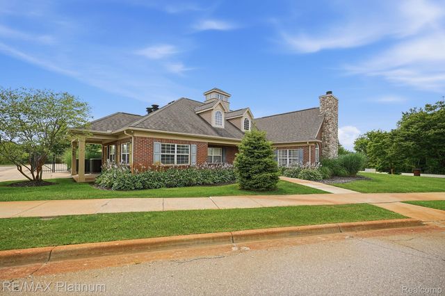 1636 Arbor View Lane, Oceola Township, MI 48843