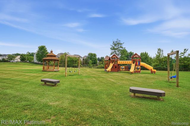 1636 Arbor View Lane, Oceola Township, MI 48843